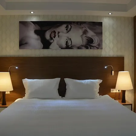מלון Bika Suites