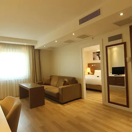 מלון Bika Suites